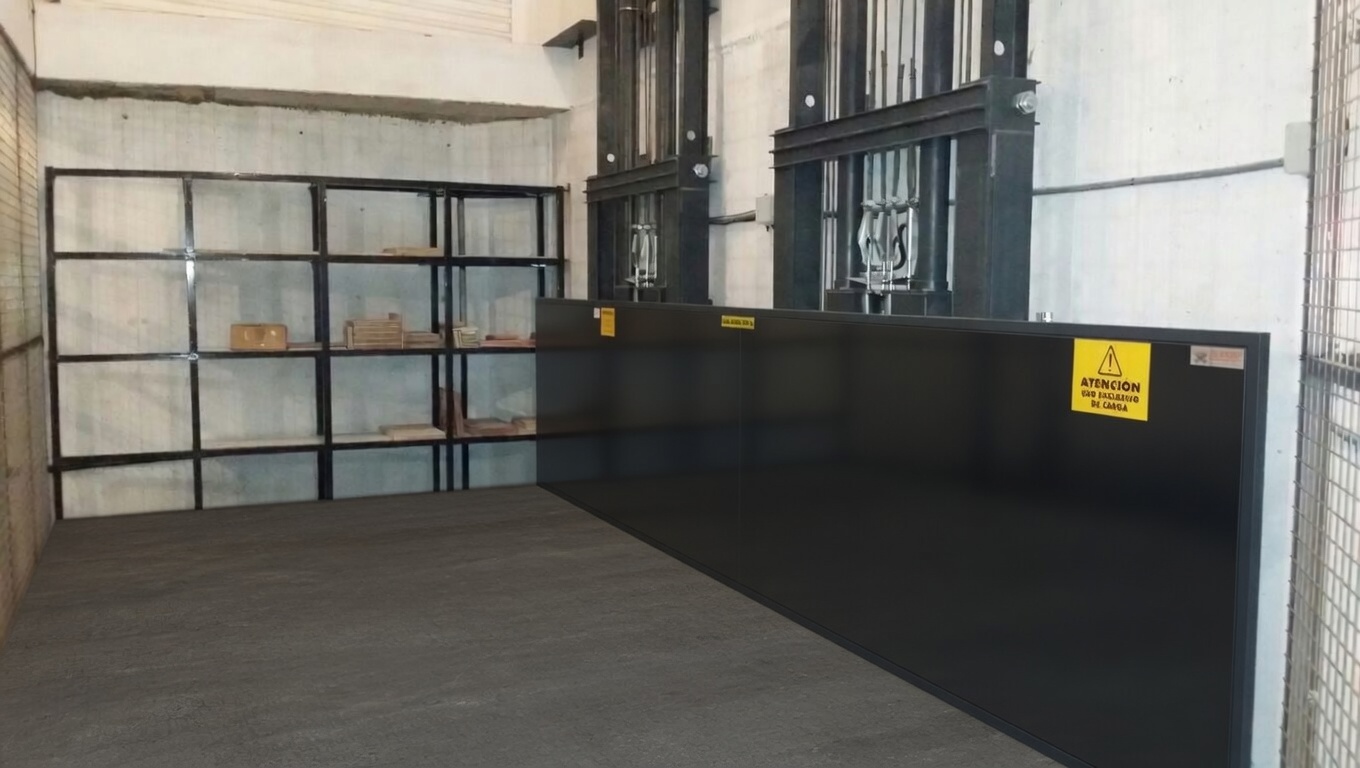 Industriële VB1000 goederenlift — Podiumtechniek magazijn Den Bosch