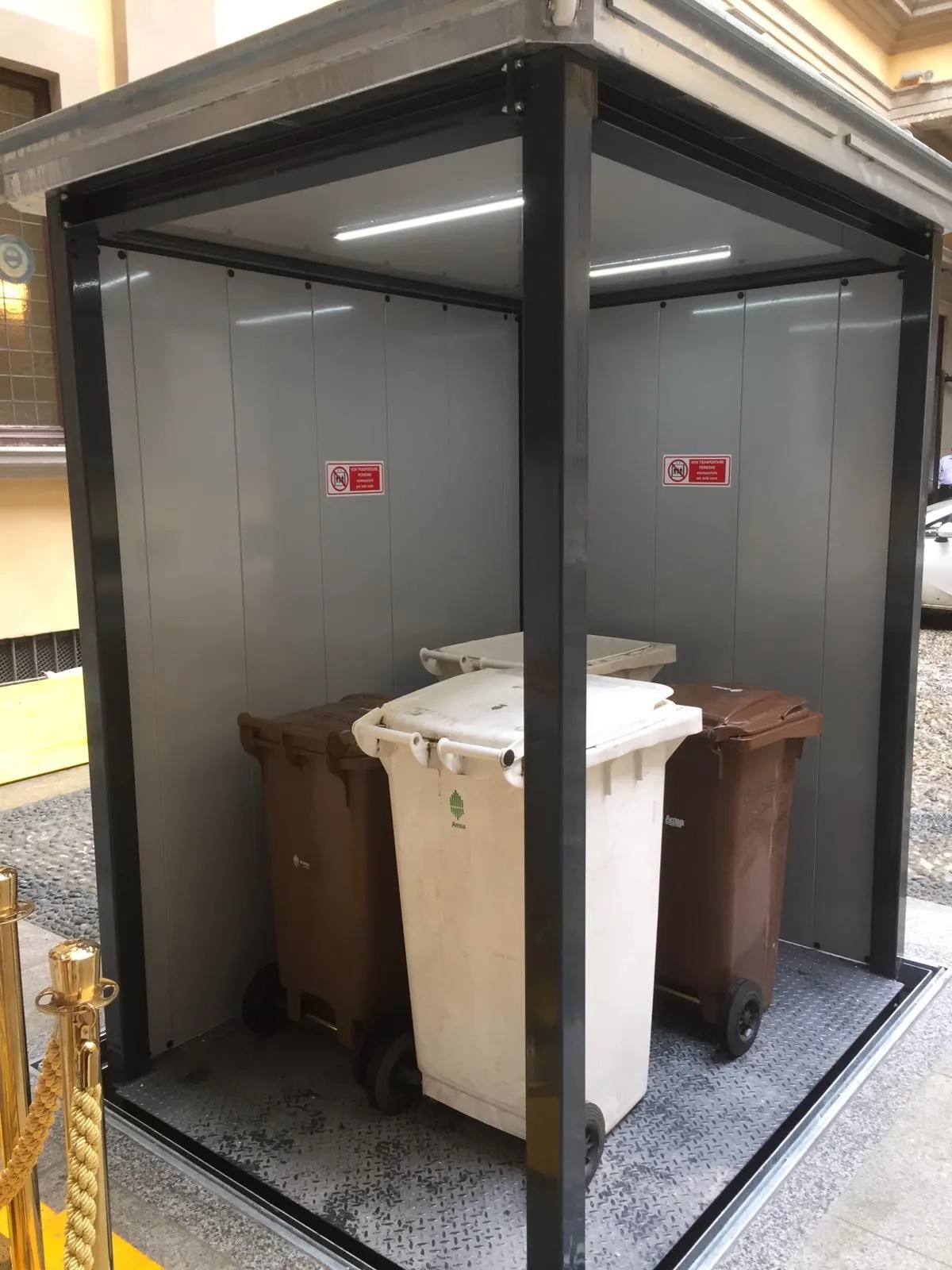 Goederenlift voor retail, warenhuis en winkelmagazijn